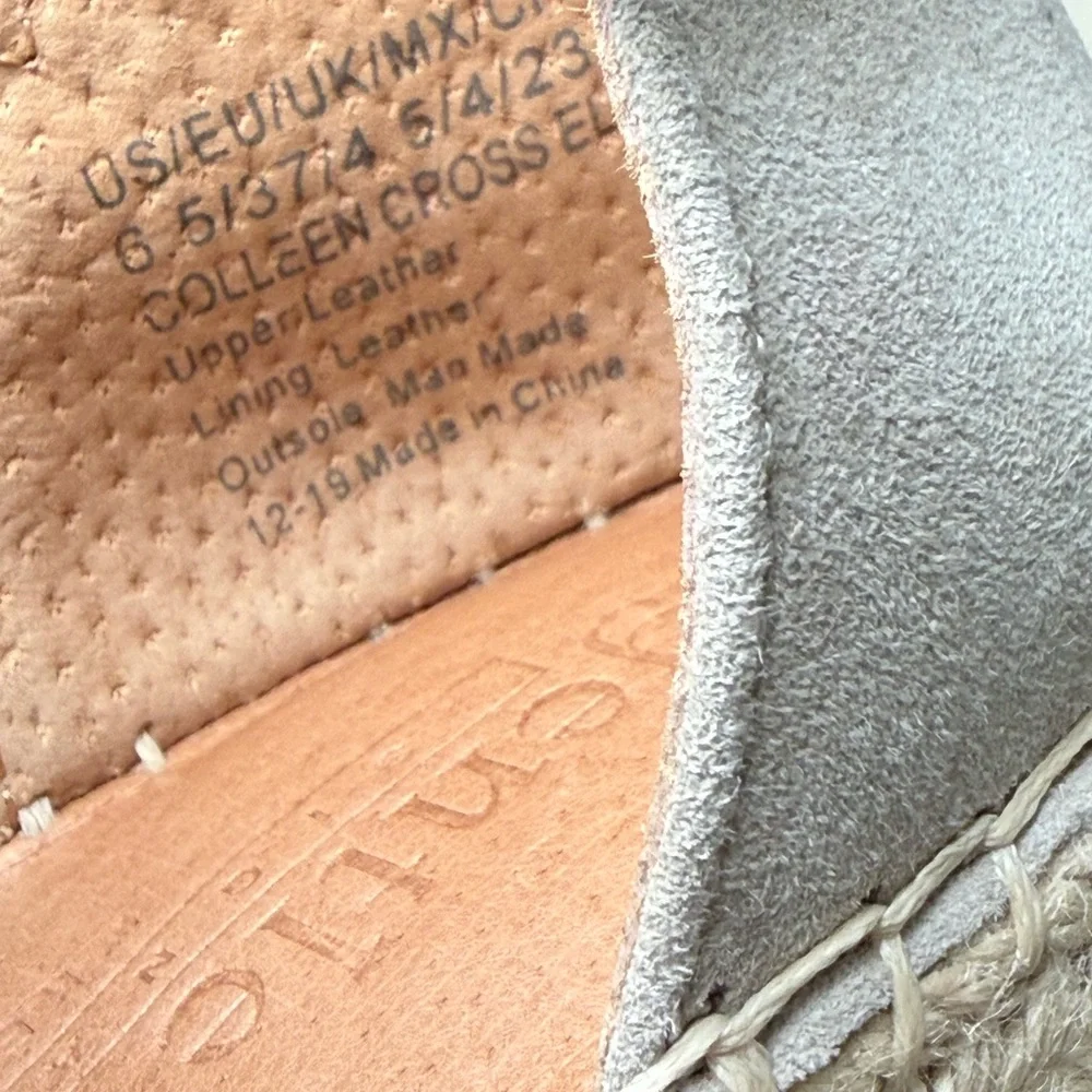 Gentle Souls Wedges‎